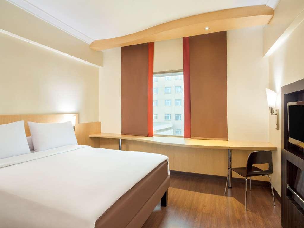 Tamarin Hotel Jakarta Manage By Vib Hospitality Management Rum bild
